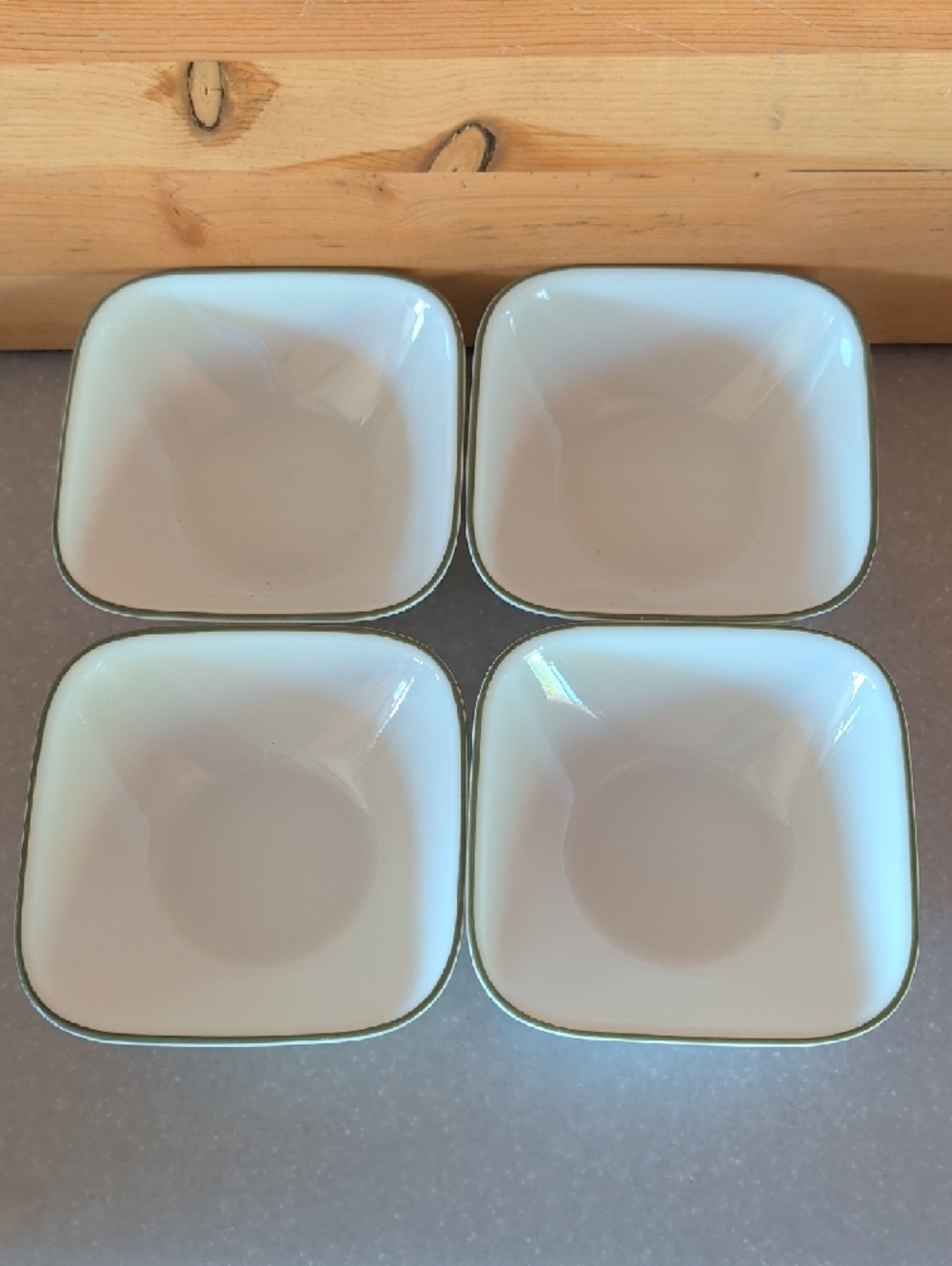 Corelle ,White Ceramic Square Bowls with Olive Green Rim - Set of 4 ๐๐๐ - Picture 4 of 11